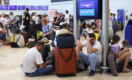 Turyści z Rosji próbujący wrócić do Moskwy z Meksyku