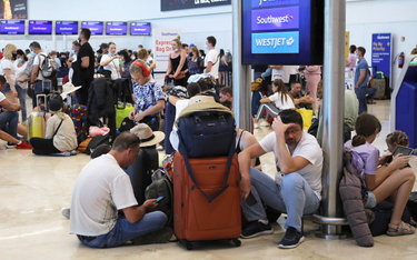 Turyści z Rosji próbujący wrócić do Moskwy z Meksyku