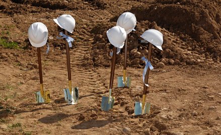 PiS ma wroga i program społeczny. Potrzeba jej jeszcze sztandardowej inwestycji