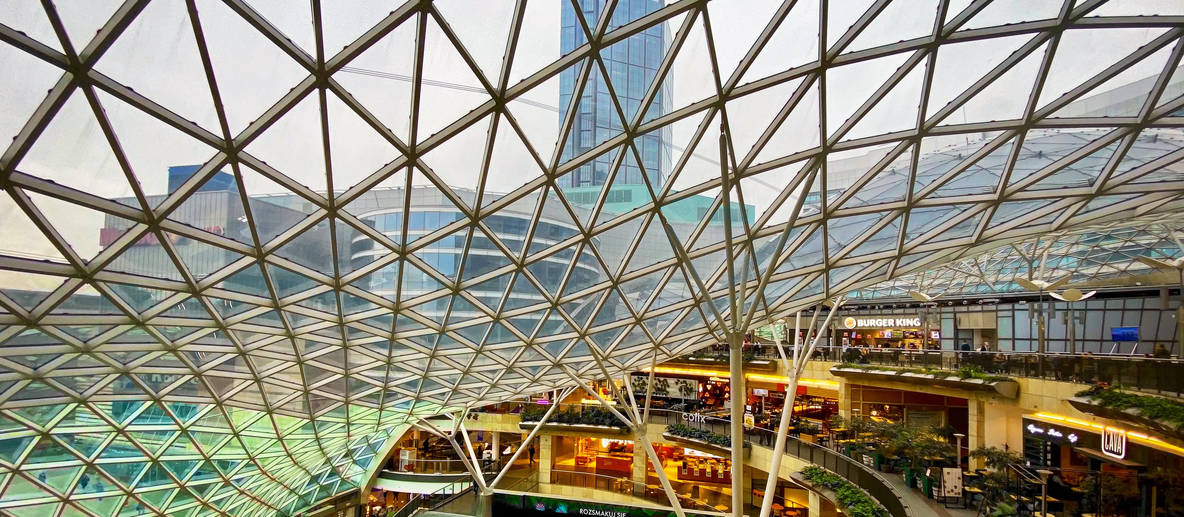 Wzrasta sprzedaż, rosną także oszczędności. Ale te bieżące