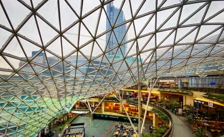 Wzrasta sprzedaż, rosną także oszczędności. Ale te bieżące