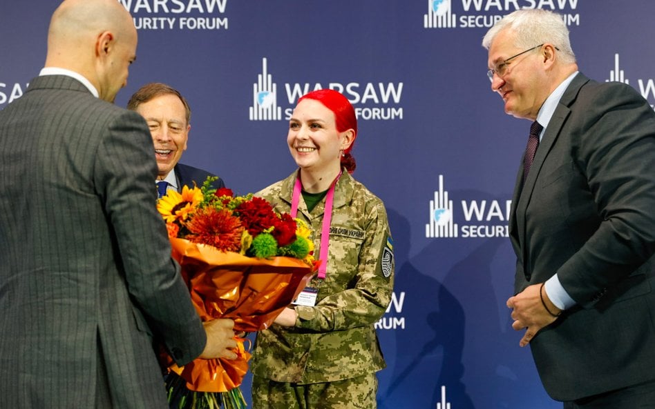 Obrończyni Azowstalu Kateryna „Ptaszka" Polishchuk i gen. Keith Kellogg uhonorowani na Warsaw Security Forum 2026