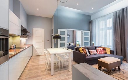 Przy umowach na wyłączność standardem jest profesjonalna sesja zdjęciowa, obanerowanie nieruchomości