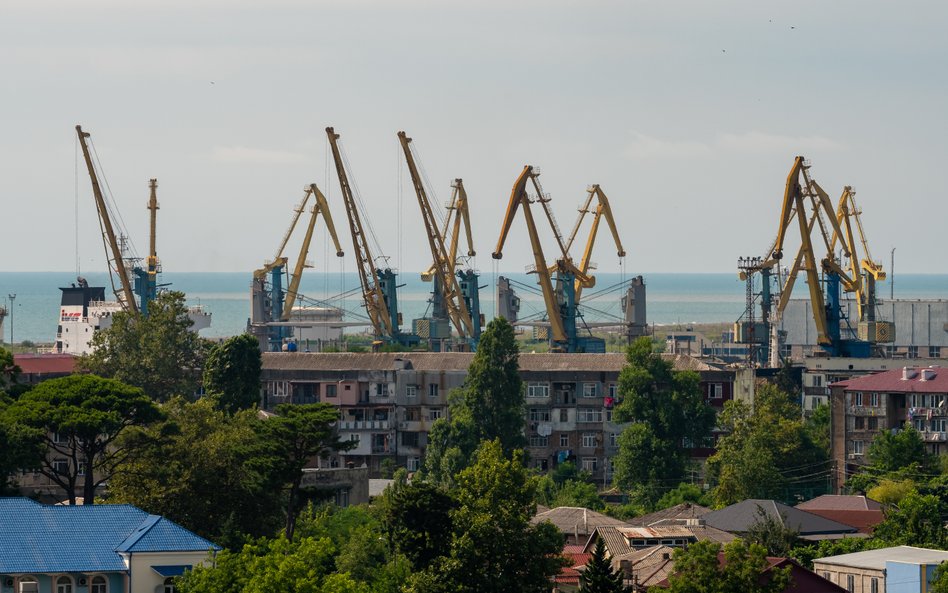 Gruziński port Poti nad Morzem Czarnym to część Transkaspijskiego Międzynarodowego Szlaku Transporto