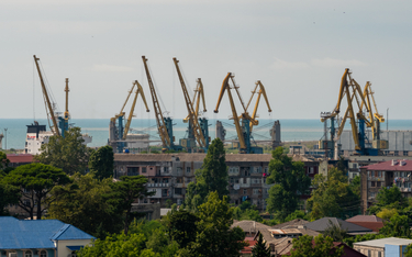 Gruziński port Poti nad Morzem Czarnym to część Transkaspijskiego Międzynarodowego Szlaku Transporto