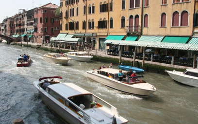Wenecja - niebezpieczne popisy taksówek wodnych
