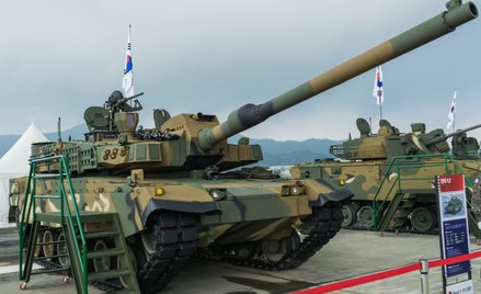 Licencyjne koreańskie czarne pantery K2 będą produkowane w Poznaniu – zapowiedziała Polska Grupa Zbr