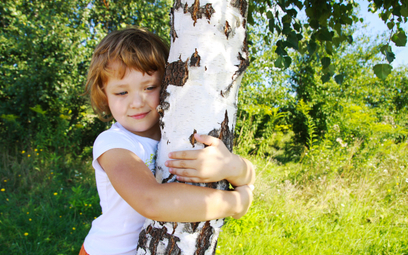 Rodzice w Polsce chętnie uczą dzieci nawyków chroniących planetę