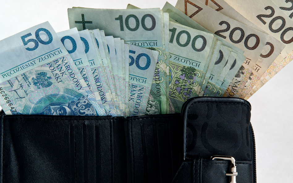 Czy płatne zwolnienia od pracy zwiększają wysokość „trzynastki”?