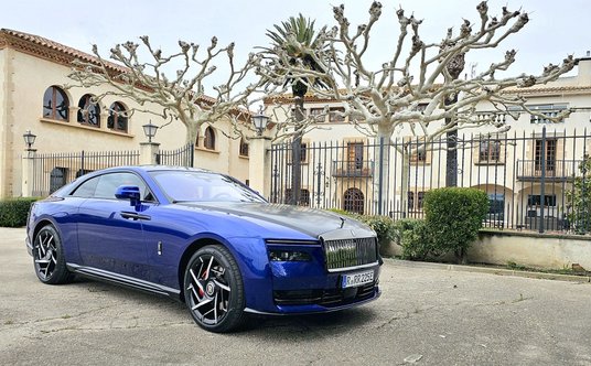 Rolls-Royce Spectre Blac Badge