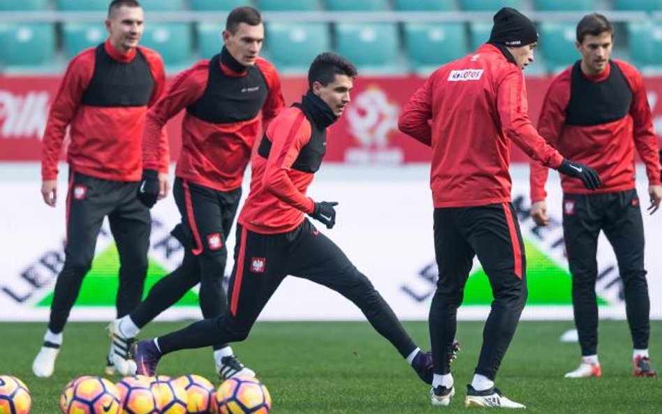 Piłkarze reprezentacji Polski podczas treningu kadry we Wrocławiu