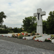 Pomnik poświęcony Ofiarom Zbrodni Wołyńskiej na Skwerze Wołyńskim w Warszawie