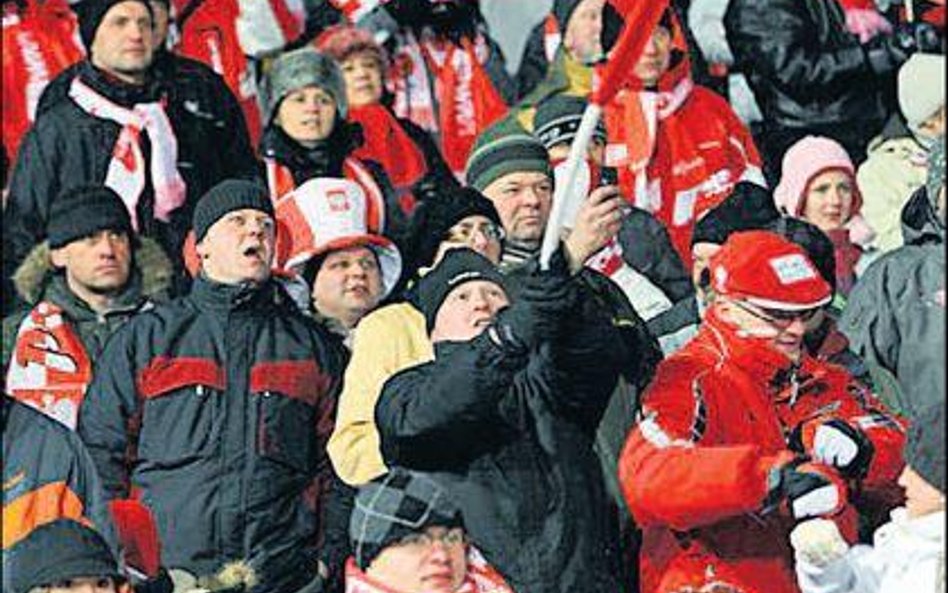Do Zakopanego w piątek przybyły tysiące kibiców, by oglądać zawody Pucharu Świata w skokach narciars