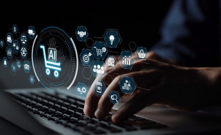 Internauci sięgają po bota do e-zakupów online – w ponad połowie przypadków do szukania produktów. J