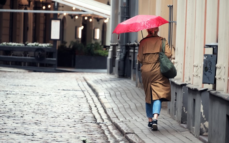 W wielu częściach kraju będzie chłodno i deszczowo. Wkrótce poprawa pogody