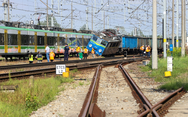 Miejsce zderzenia dwóch pociągów na linii kolejowej Warszawa-Łódź w Skierniewicach.