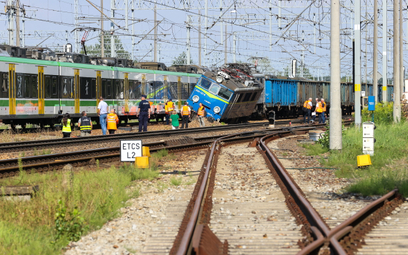 Miejsce zderzenia dwóch pociągów na linii kolejowej Warszawa-Łódź w Skierniewicach.