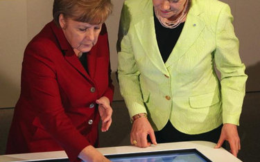 Kanclerz Angela Merkel i Erika Steinbach, była już przewodnicząca Związku Wypędzonych (zdjęcie z 201
