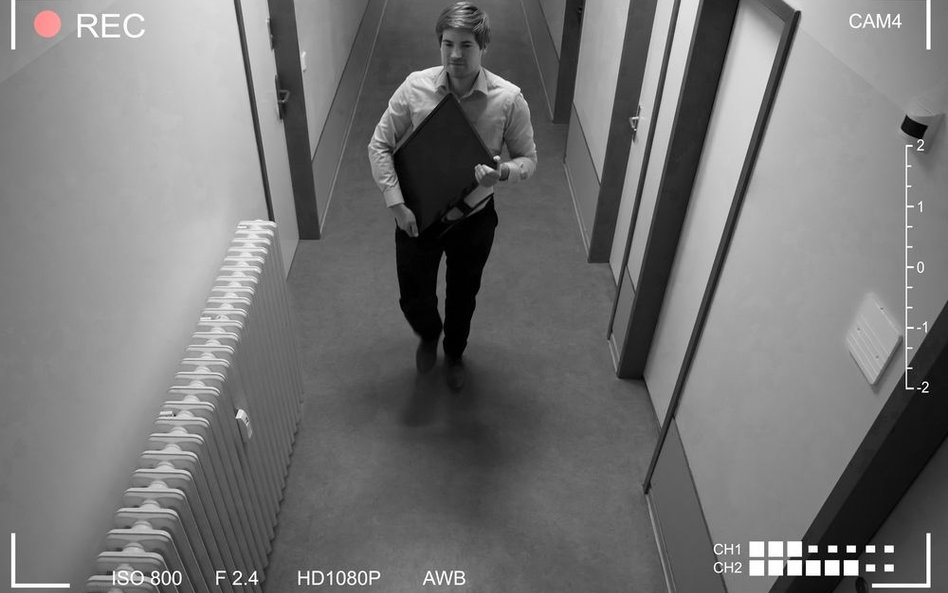 Monitoring w pracy: Konieczne formalności i oznaczenia przed wprowadzeniem w firmie