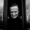 Robin Williams w grudniu 2011 roku pozował fotoreporterom w Sydney