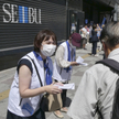 Pracownicy Seibu w Tokio walczą o zapewnienie sobie odpowiednich warunków.