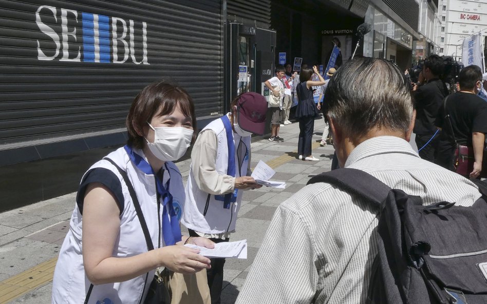 Pracownicy Seibu w Tokio walczą o zapewnienie sobie odpowiednich warunków.