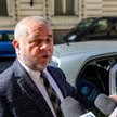 Zastępca PG ds. wojskowych prok. Tomasz Janeczek rozmawia z mediami w drodze na spotkanie z ministre
