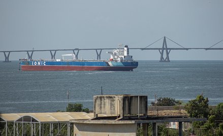 Tankowiec na redzie Maracaibo
