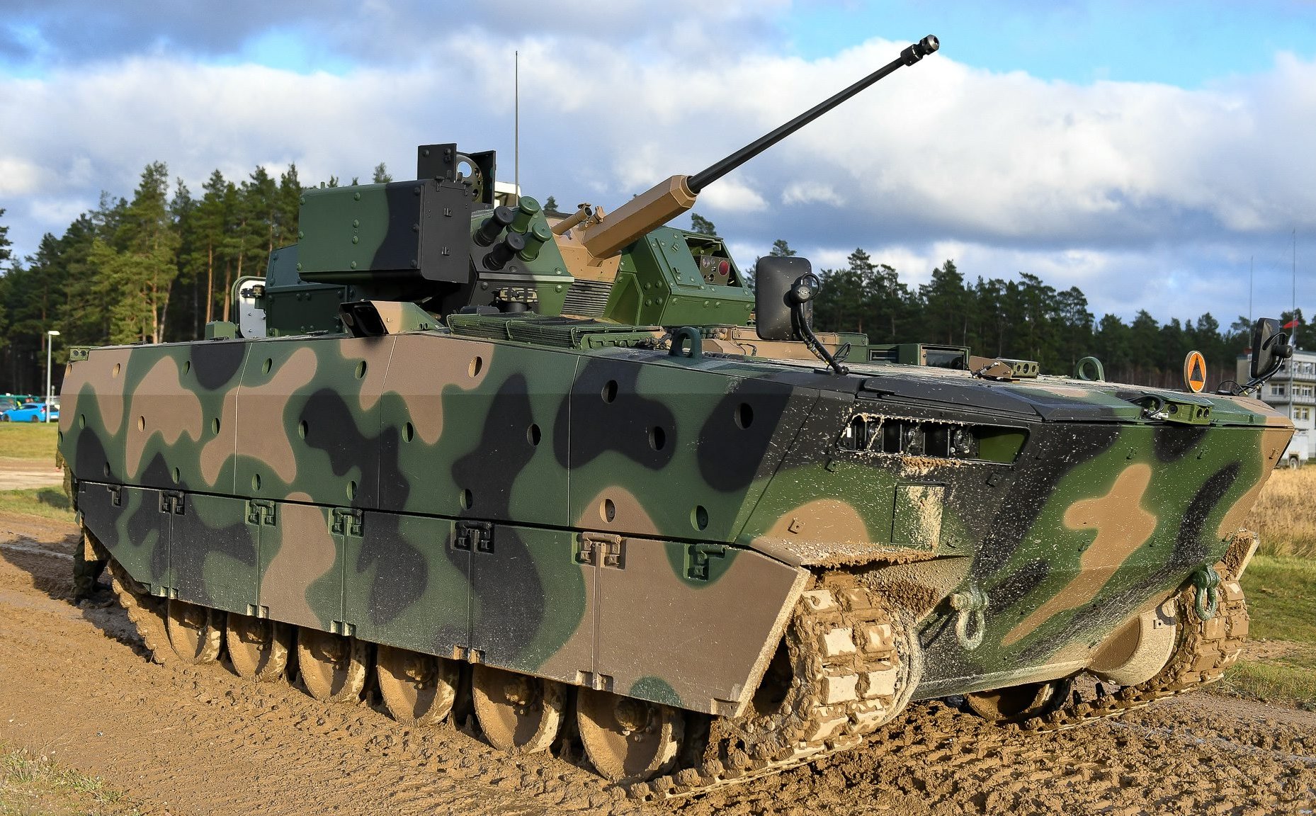 Maciej Miłosz: Unijne miliardy na zbrojenia. Znów strzelimy sobie w stopę?