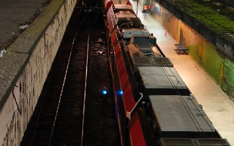 Na stacji Warszawa Śródmieście WKD zderzyły się dwa składy WKD