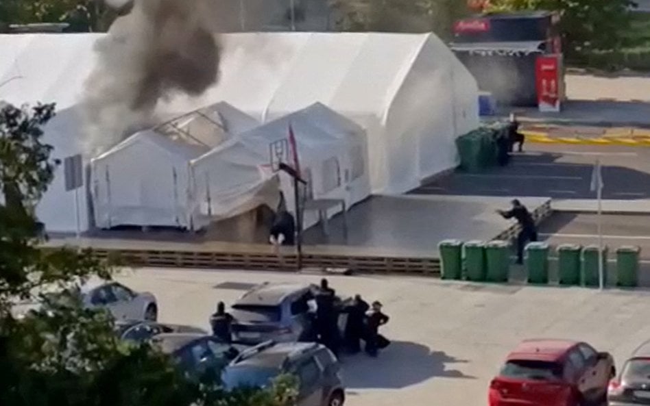 Strzały przed budynkiem parlamentu Serbii. „Motywy polityczne”