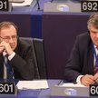 Europosłowie PiS Mariusz Kamiński (L) i Maciej Wąsik (P) na sali obrad w Strasburgu