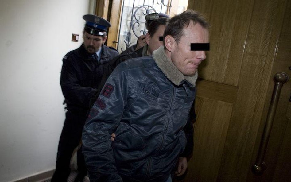 Piotr R. w prokuraturze.