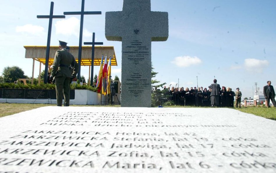 Poryck nad Ługą. Uroczystości z okazji 60. rocznicy rzezi wołyńskiej w lipcu 2003 r. Historia od daw