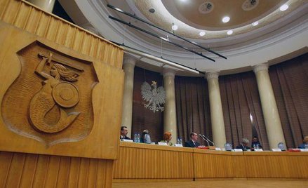 Radny nie poinformuje o biznesie żony