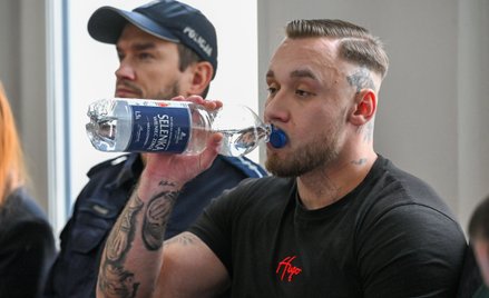 Oskarżony Łukasz Żak na sali rozpraw Sądu Rejonowego dla Warszawy-Śródmieścia