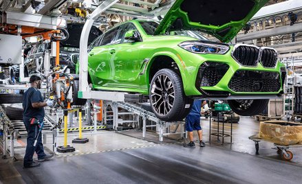 BMW ma własną fabrykę w USA, która produkuje znaczną połowę sprzedawanych samochodów BMW w USA