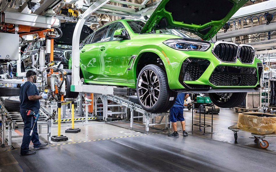 BMW ma własną fabrykę w USA, która produkuje znaczną połowę sprzedawanych samochodów BMW w USA