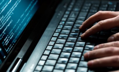 FBI i CERT Polska alarmują: internetowi oszuści kradną coraz więcej