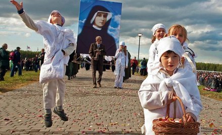 XVI Spotkanie Młodych na Polach Lednickich odbyło się pod hasłem „Miłość cię znajdzie”.
