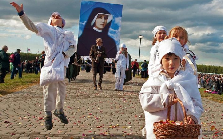 XVI Spotkanie Młodych na Polach Lednickich odbyło się pod hasłem „Miłość cię znajdzie”.