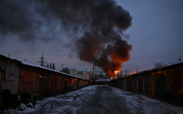 Płonący obiekt infrastruktury w obwodzie kijowskim