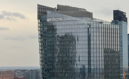 Wysoki zysk mimo problemu frankowego, mBank powoli wychodzi na prostą