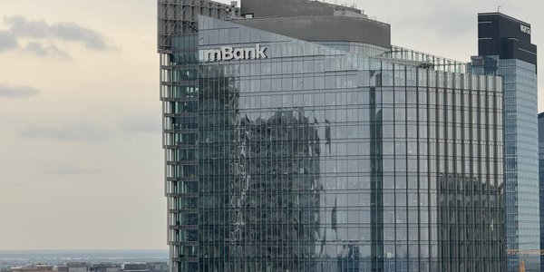 Wysoki zysk mimo problemu frankowego, mBank powoli wychodzi na prostą