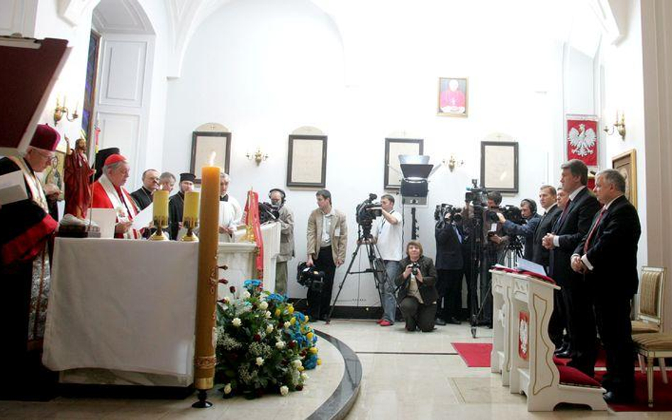 Kaplica Pałacu Prezydenckiego. Msza z udziałem byłych prezydentów Polski i Ukrainy: Lecha Kaczyńskie