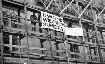 Ruch „Wolność i Pokój” podtrzymywał opór społeczny, definiował agendę sporu z władzą i stanowił dla 
