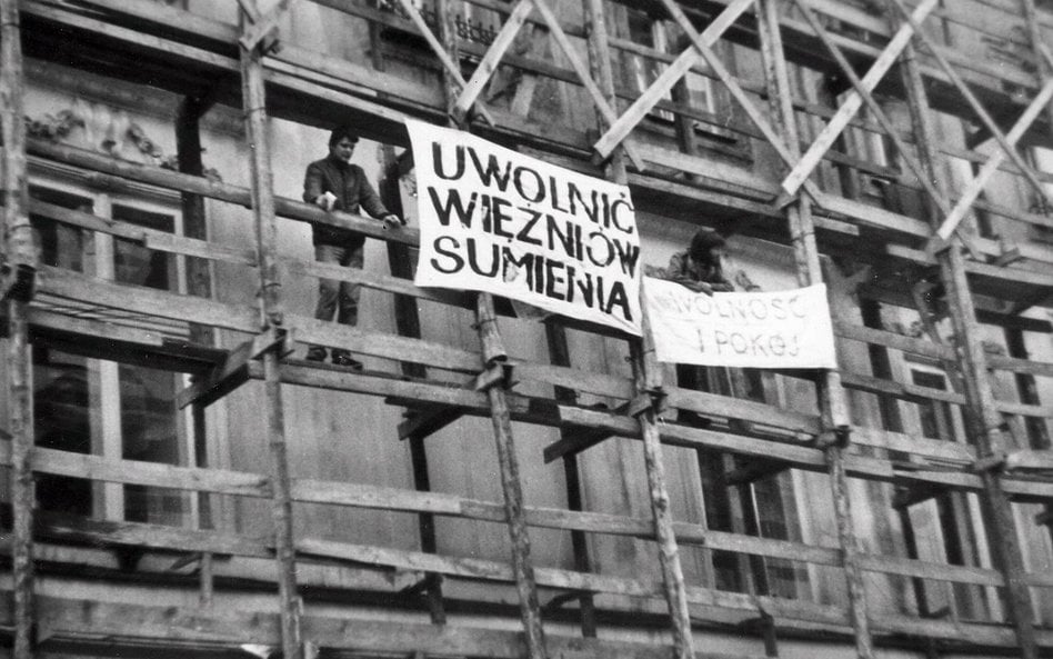 Ruch „Wolność i Pokój” podtrzymywał opór społeczny, definiował agendę sporu z władzą i stanowił dla 
