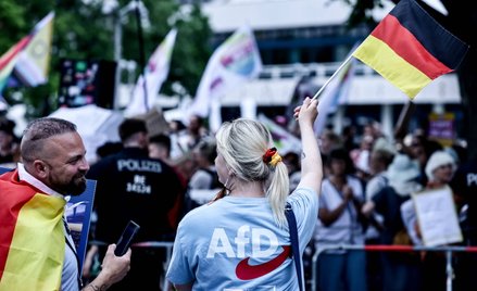 Wiec AFD pod hasłem „Uczyńmy Berlin silnym” przed Czerwonym Ratuszem w Berlinie