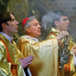 Arcybiskup Juliusz Paetz dziś nie może samodzielnie prowadzić liturgii (zdjęcie z marca 2002 r.)