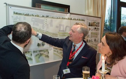 Fried Nielsen, kierownik działu kultury Ambasady Republiki Federalnej Niemiec w Warszawie, prezentuj